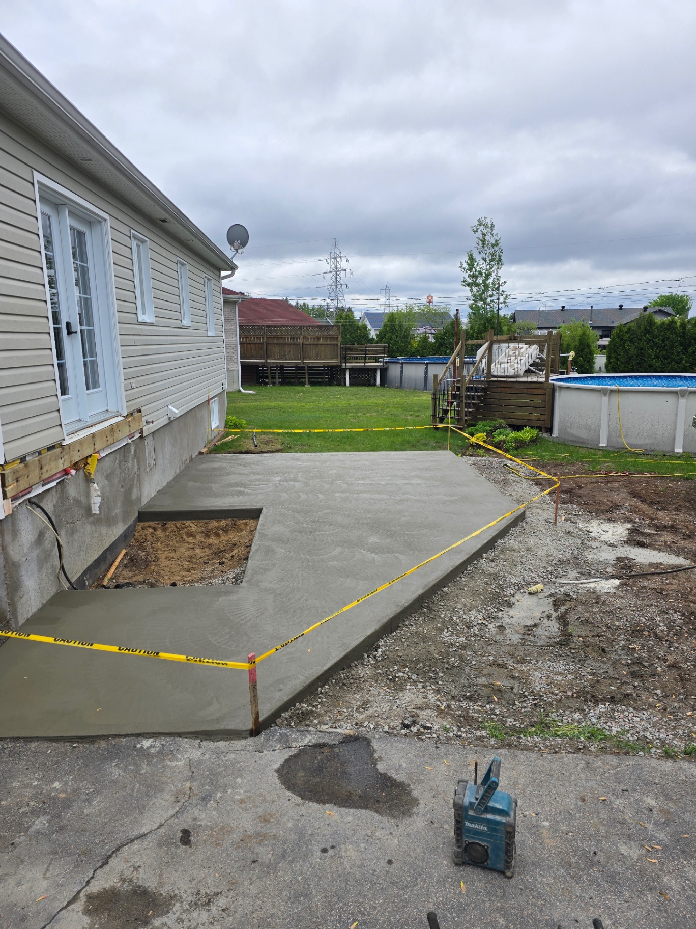 Nouvelle dalle de béton résidentielle
