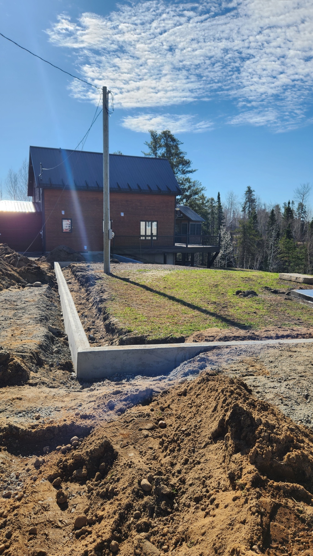Fondation de béton coulée pour agrandissement résidentiel